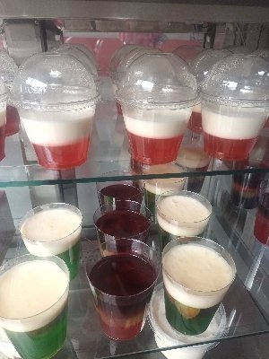 GELATINA CON FRUTA O YOGURT